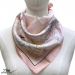 Foulard carré de soie de 50×50 cm – motifs géométriques, animaliers et végétaux