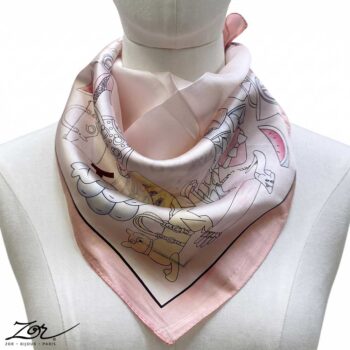 Foulard carré 100% soie de 50 x 50cm, figurine glamour chic rose, Zor Paris