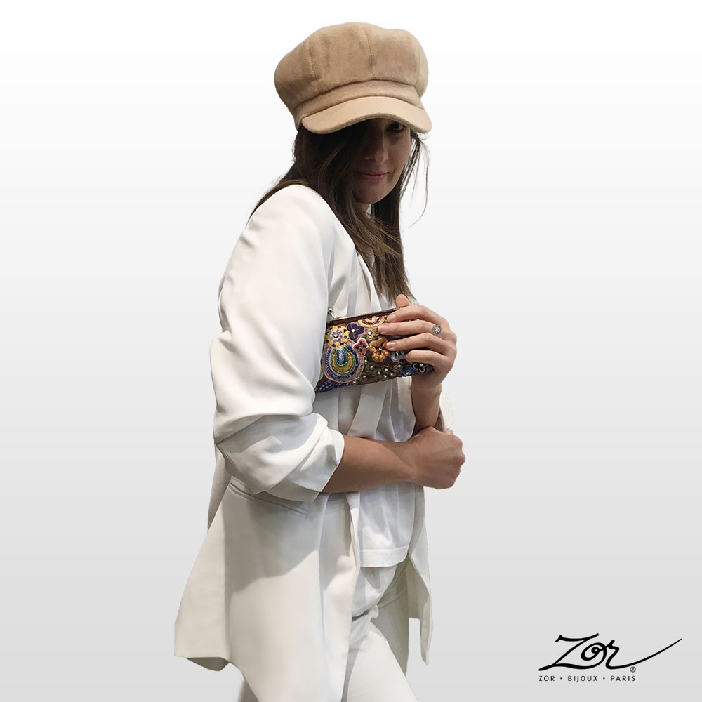 Sac Henriette, accessoire clutch-minaudiere long. Bourse satin camel brodé, perlé de cristal vintage. Zor Paris 1