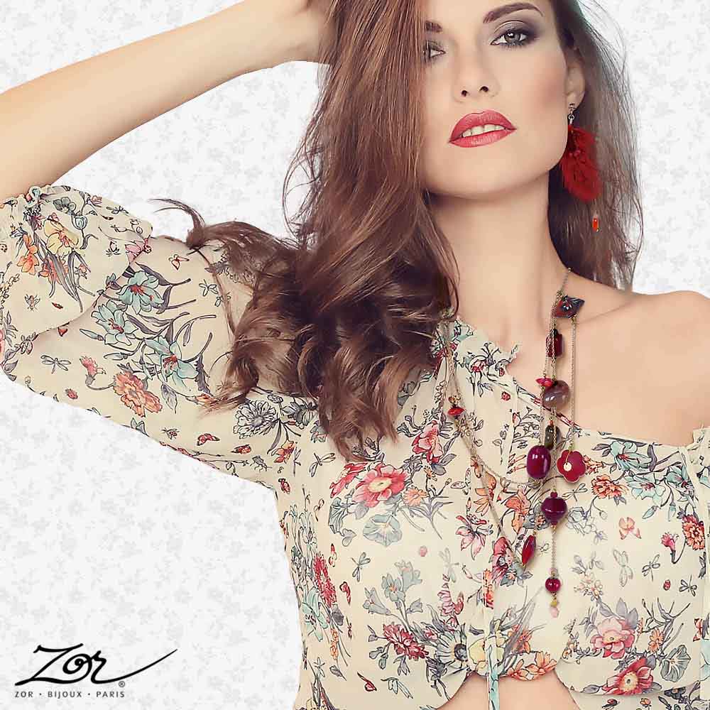 Sautoir long collier bohème vintage à perle rouge, pierre fine sur chaîne. Création Zor paris